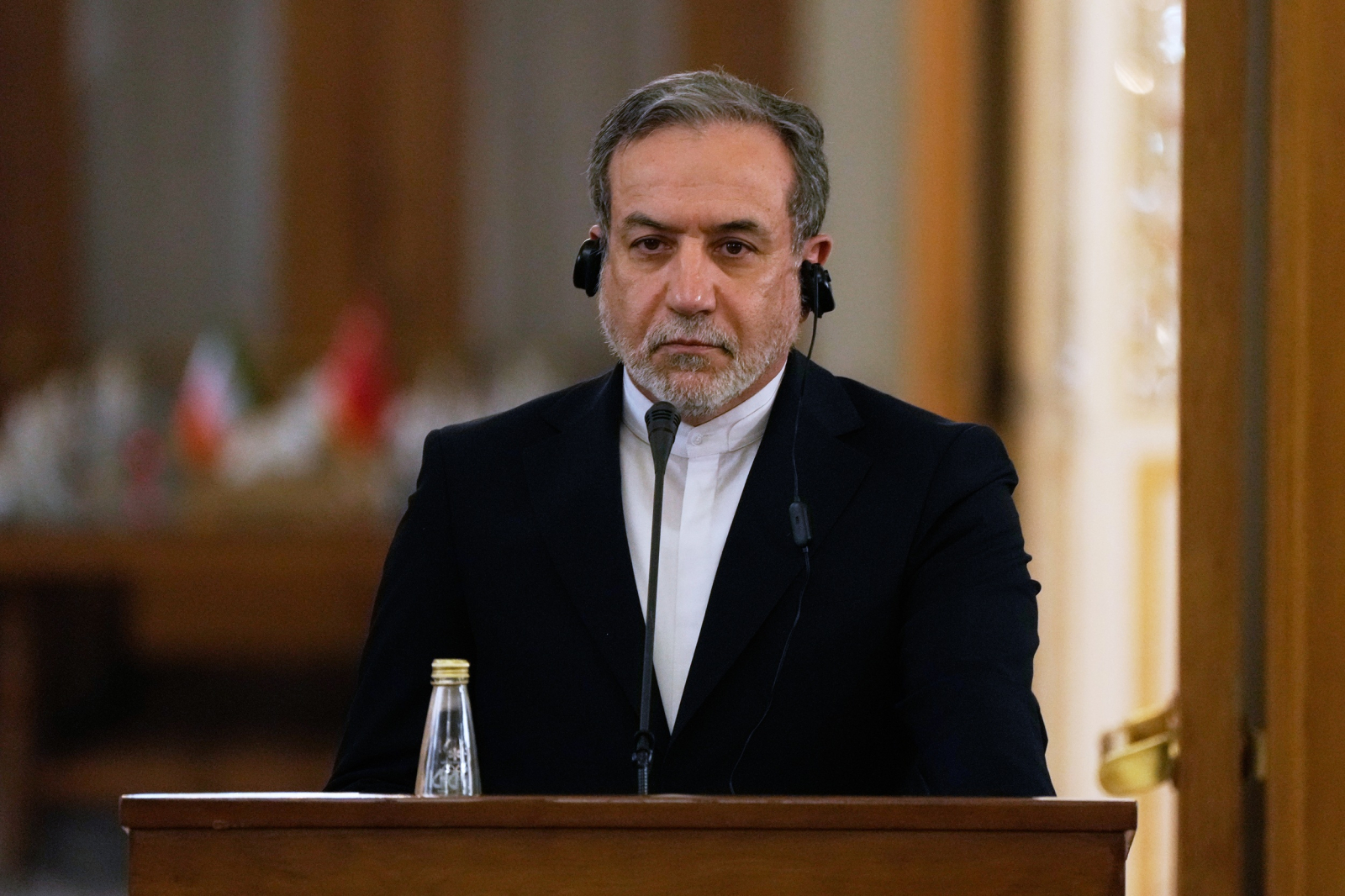 Α.Αραγτσί: «Η Τεχεράνη εξετάζει το αίτημα του Ν.Τραμπ για διαπραγματεύσεις»