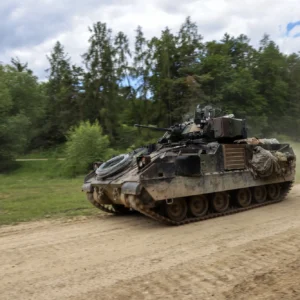 Bίντεο: Ουκρανικό ΤΟΜΑ M2-Bradley αιχμαλωτίστηκε άθικτο από Ρώσους