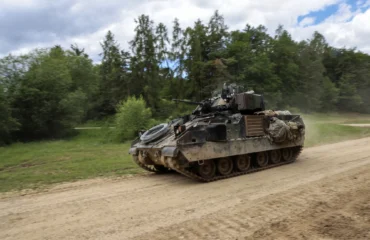 Bίντεο: Ουκρανικό ΤΟΜΑ M2-Bradley αιχμαλωτίστηκε άθικτο από Ρώσους