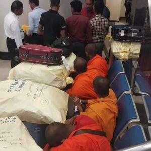 Σρι Λάνκα: Χειροπέδες σε 22 Βουδιστές μοναχούς που μετέφεραν 110 κιλά κάνναβης (βίντεο)