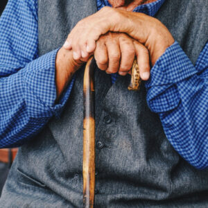 Εφιάλτης για 98χρονο στη Χίο: Τον κακοποιούσε η Ρουμάνα οικιακή βοηθός του (βίντεο)