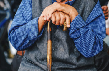 Εφιάλτης για 98χρονο στη Χίο: Τον κακοποιούσε η Ρουμάνα οικιακή βοηθός του (βίντεο)