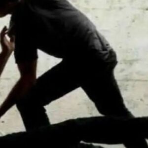 Ηράκλειο: Παρέα νεαρών δέχθηκε άγρια επίθεση από κουκουλοφόρους – Στο νοσοκομείο δύο άτομα