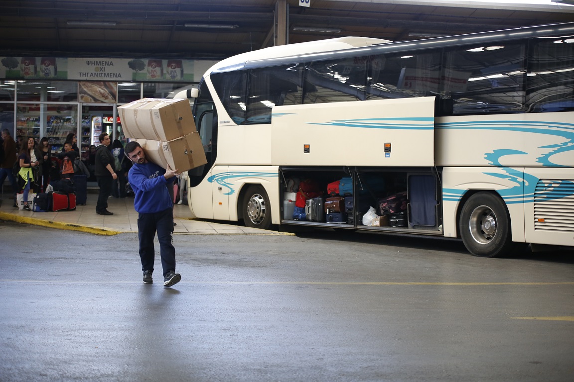 Παραλίγο τραγωδία στο Αγρίνιο: Λεωφορείο προσέκρουσε σε προστατευτικές μπάρες – «Ο οδηγός αποκοιμήθηκε στο τιμόνι»
