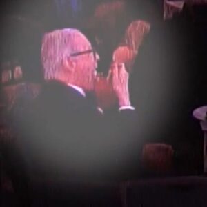 «Ήθελα να δω τη δράση»: Τι λέει ο άνδρας που έτρωγε ατάραχος την ώρα των πυροβολισμών στο δείπνο ανταποκριτών