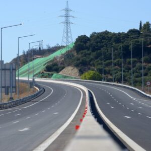 Τρόμος στην ΕΟ Πατρών-Πύργου: Οδηγός πήγαινε με την… όπισθεν μέσα σε σήραγγα! (βίντεο)