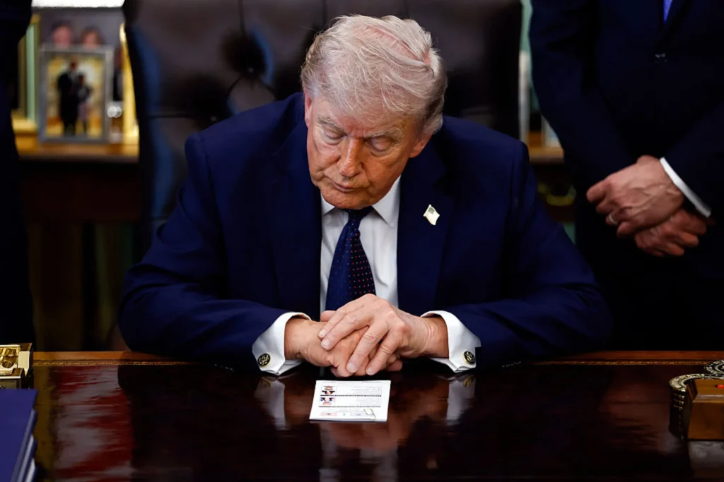 O N.Tραμπ εγκρίνει την μετονομασία της ICE σε…NICE – Είναι εφικτό;