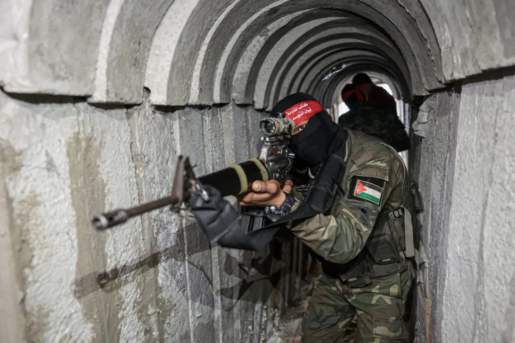 Οι IDF έδωσαν στη δημοσιότητα πλάνα από την καταστροφή υπόγειων σηράγγων 14 χλμ της Χαμάς (βίντεο)