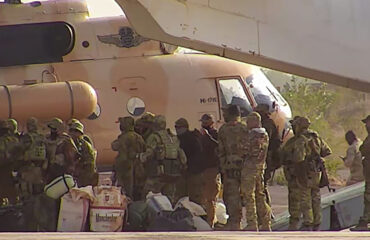 Μάλι: Εμφάνιση του ηγέτη της χώρας – Οι ρωσικές δυνάμεις του «Africa Corps» μάχονται σε όλες τις πόλεις (βίντεο)