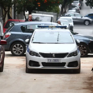 Παγκράτι: Aνθρωποκυνηγητό για τον εντοπισμό του 59χρονου που επιτέθηκε σε 22χρονη – Προσήχθη ξάδερφός του