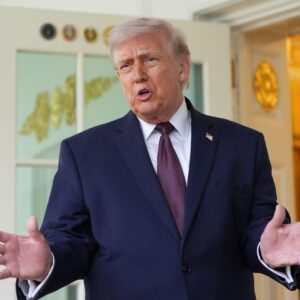 Ν.Τραμπ: «Το Ιράν μας ενημέρωσε ότι βρίσκεται σε “κατάσταση κατάρρευσης” – Θέλουν να ανοίξουν τα Στενά του Ορμούζ»!