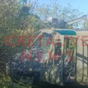 Κρήτη: Με Chinook απομακρύνθηκε το ελικόπτερο ΑΒ-205 που πραγματοποίησε αναγκαστική προσγείωση (φωτο)