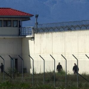 Φυλακές Τρικάλων: Xειροπέδες σε γυναίκα που επιχείρησε να περάσει ναρκωτικές ουσίες