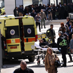 «Για να δείτε ποιος είμαι εγώ»: Τα λόγια του 89χρονου ρακοσυλλέκτη αφού πυροβόλησε με την καραμπίνα (φώτο)