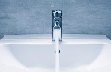 Σκύρος: Ακατάλληλο για πόση κρίθηκε το νερό μετά από διαρροή πετρελαίου σε αντλία υδροδότησης