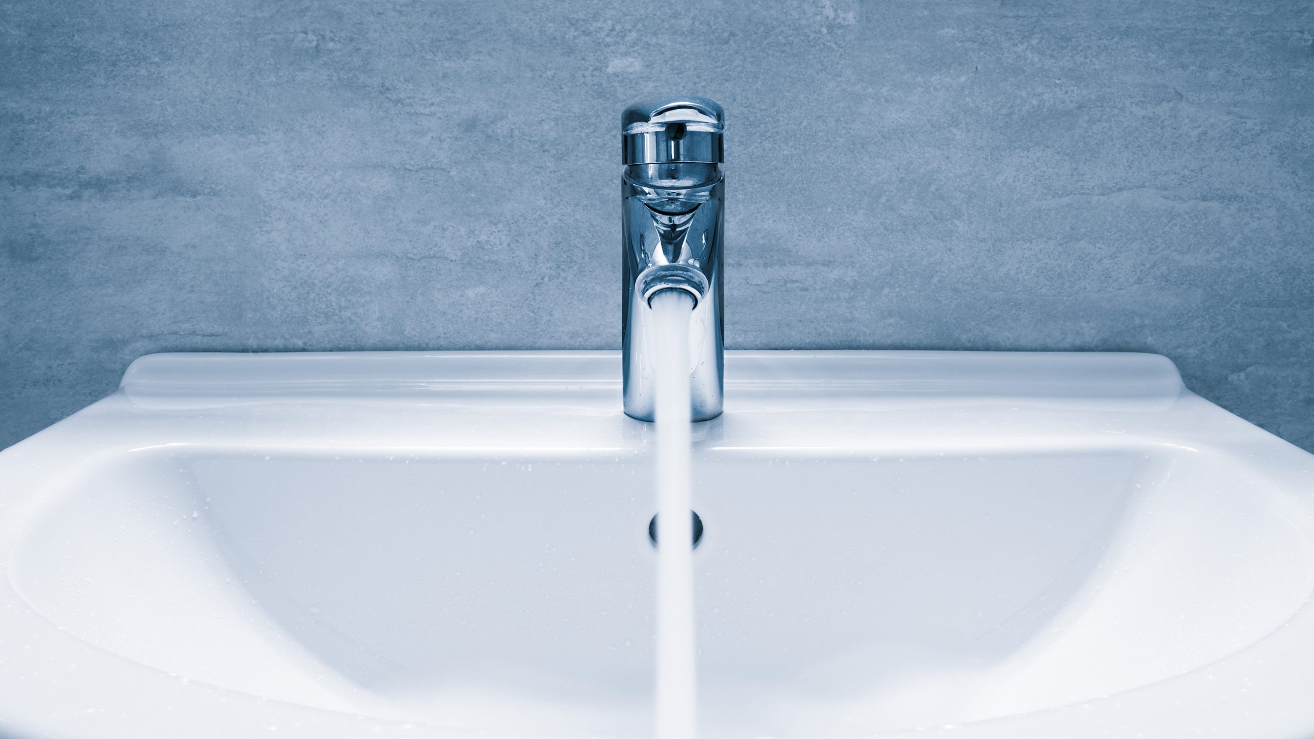 Σκύρος: Ακατάλληλο για πόση κρίθηκε το νερό μετά από διαρροή πετρελαίου σε αντλία υδροδότησης