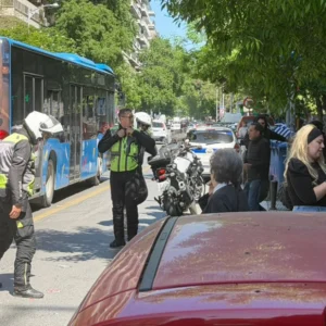 Θεσσαλονίκη: Αγόρι τεσσάρων ετών πετούσε ηλεκτρικές συσκευές και πέτρες από τον 6ο όροφο