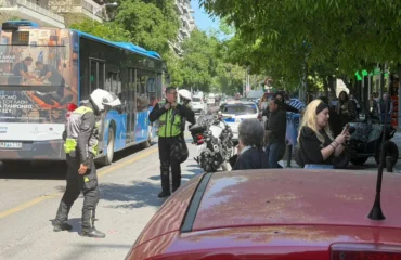 Θεσσαλονίκη: Αγόρι τεσσάρων ετών πετούσε ηλεκτρικές συσκευές και πέτρες από τον 6ο όροφο