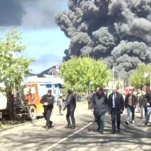 Τουάπσε: Φλεγόμενο πετρέλαιο ρέει στους δρόμους και στην θάλασσα από τα πλήγματα των ουκρανικών drones!