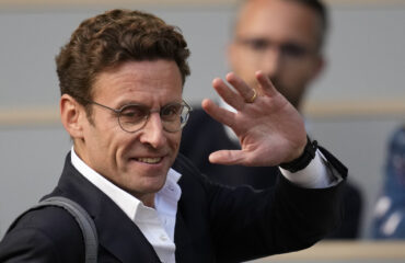 Αυτός είναι ο αδελφός του Ε.Μακρόν – Μοιάζουν «σαν δυο σταγόνες νερό» (φώτο – βίντεο)