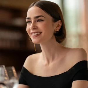 Emily in Paris έρχεται στη Μύκονο σύμφωνα με τα όσα είπε ο Κ.Μητσοτάκης στο… Υπουργικό Συμβούλιο