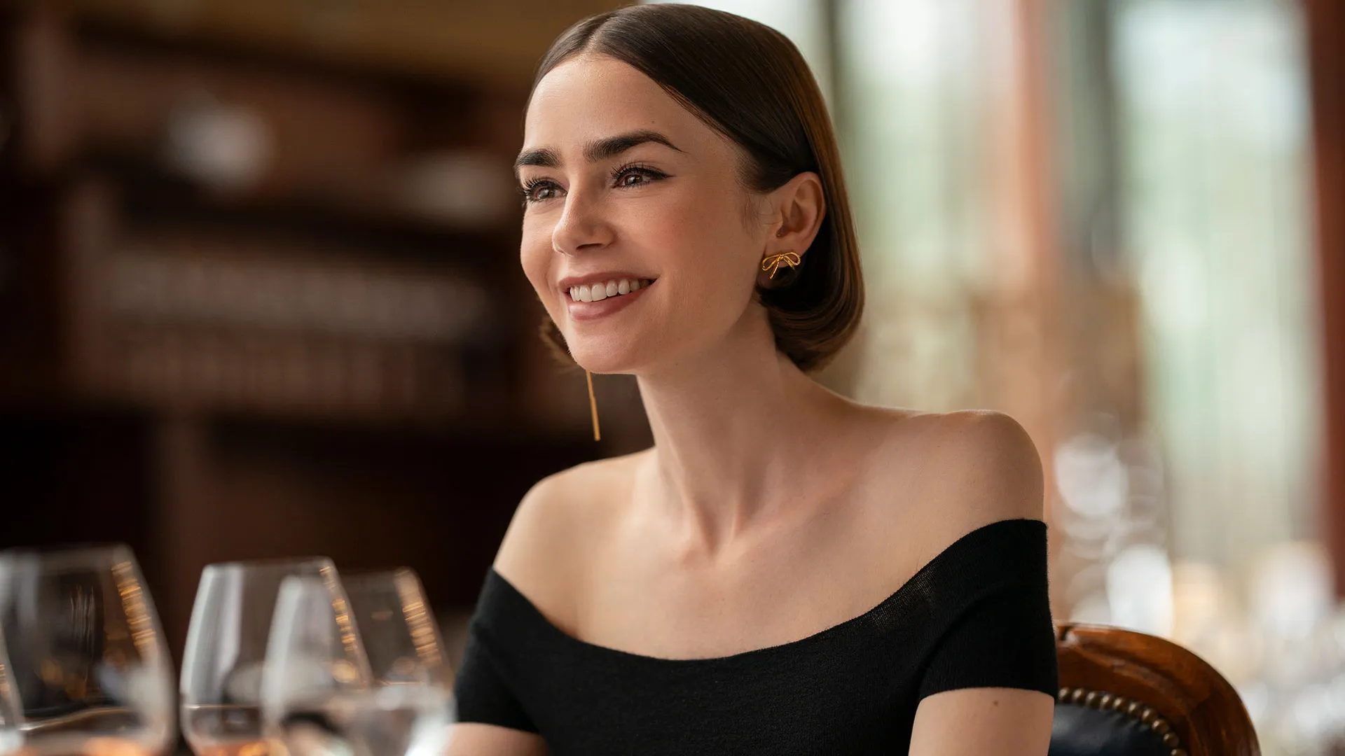 Emily in Paris έρχεται στη Μύκονο σύμφωνα με τα όσα είπε ο Κ.Μητσοτάκης στο… Υπουργικό Συμβούλιο