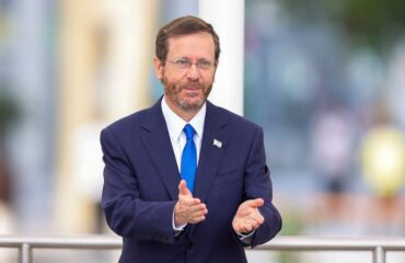 Ο Ισραηλινός πρόεδρος Ι.Χέρτσογκ προτίμησε να κάνει 8ωρο ταξίδι για Καζακστάν από το να περάσει από την Τουρκία!