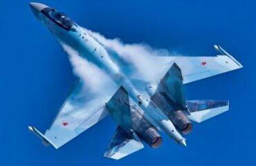 Ρωσικό Su-35 δεν χαμπαριάζει τίποτα: Χτύπησε σφοδρά την Vsesvit-Oil στο Ντνίμπρο – Δείτε το βίντεο