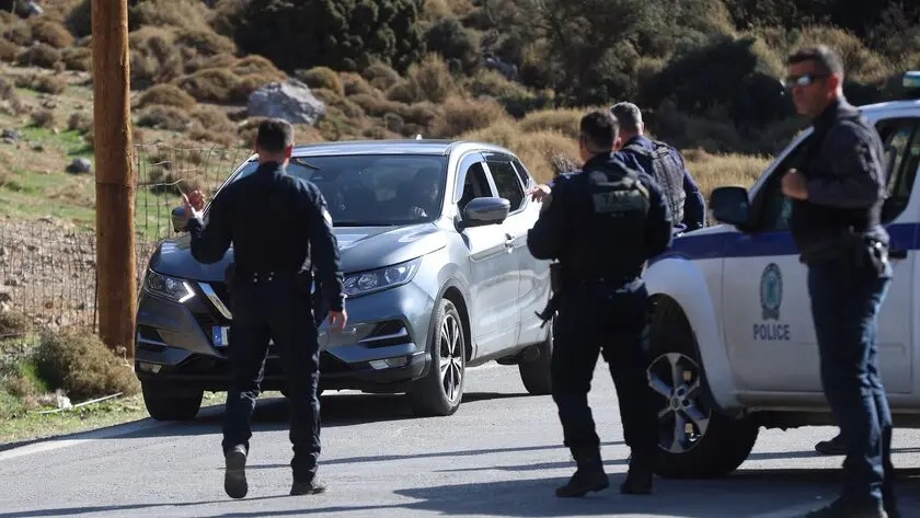 Κολωνός: Απόπειρα ληστείας με όπλο σε σούπερ μάρκετ – Συνελήφθη ένας 73χρονος