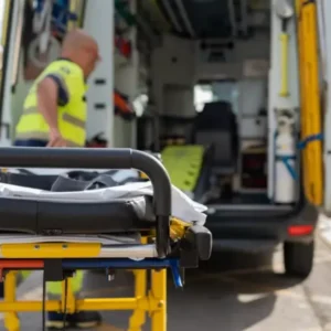 Κρήτη: Βούλγαρος υπό την επήρεια αλκοόλ χτύπησε τουρίστα στο κεφάλι με λοστό