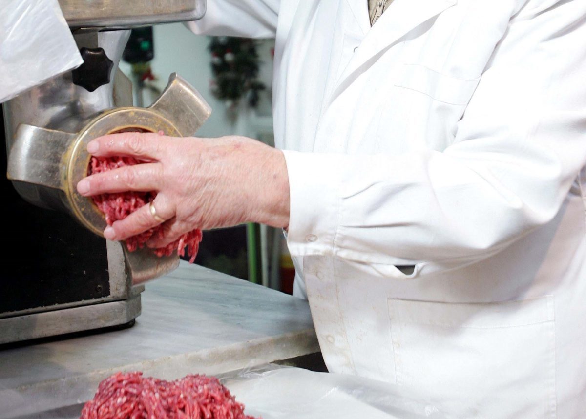 Κάλυμνος: Εργαζόμενη σε σούπερ μάρκετ ακρωτηριάστηκε από μηχανή κιμά – Σε κατάσταση σοκ η γυναίκα