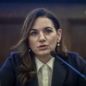 Στις… «Βερσαλλίες» κάποιοι γιορτάζουν με πάρτι-δήθεν έκπληξη- τα γενέθλια της υπουργού Τουρισμού Ο.Κεφαλογιάννη