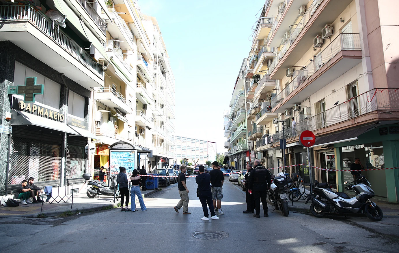 Θεσσαλονίκη: Στο Ψυχιατρικό Νοσοκομείο ο 20χρονος που πετούσε αντικείμενα από το μπαλκόνι