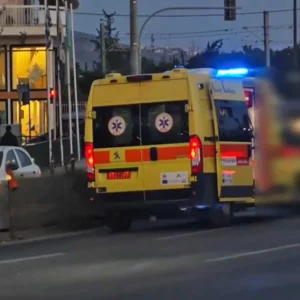 Τροχαίο στη λεωφόρο Ποσειδώνος: Κλειστή η αριστερή λωρίδα κυκλοφορίας