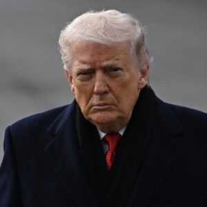 Ν.Τραμπ: «Διεφθαρμένος αστυνομικός ο πρώην διευθυντής του FBI Τ.Κόμι» – Τι σημαίνει το «86 47»