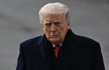 Ν.Τραμπ: «Διεφθαρμένος αστυνομικός ο πρώην διευθυντής του FBI Τ.Κόμι» – Τι σημαίνει το «86 47»