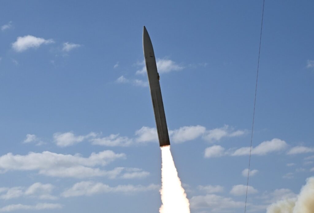 Οι ΗΠΑ σχεδιάζουν να πλήξουν το Ιράν για πρώτη φορά με τον υπερ-υπερηχητικό πύραυλο «Dark Eagle»!