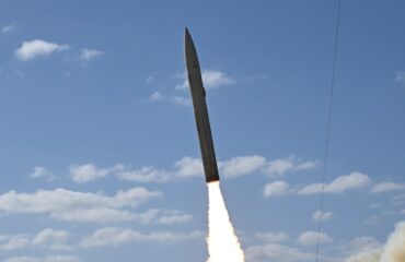 Οι ΗΠΑ σχεδιάζουν να πλήξουν το Ιράν για πρώτη φορά με τον υπερ-υπερηχητικό πύραυλο «Dark Eagle»!