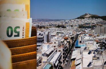 Έναν μισθό το μήνα δίνουν οι Έλληνες στο νοίκι για να μην ζουν με τους… γονείς τους