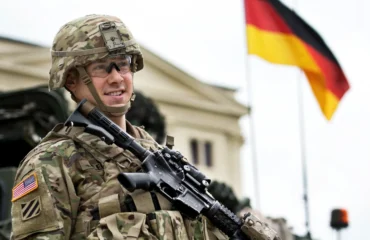 Ο Τραμπ απειλεί τώρα το Βερολίνο με  απομάκρυνση  των Αμερικανικών Στρατευμάτων από τη Γερμανία