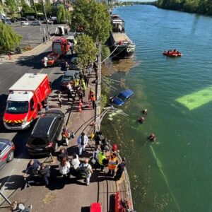 Γαλλία: Εκπαιδευόμενος οδηγός έριξε λεωφορείο στον ποταμό Σηκουάνα (βίντεο)