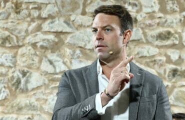 Σ.Κασσελάκης: «Τι θα μπορούσατε να κάνετε με 2,3 εκατ. ευρώ στην Υγεία αντί για διαφήμιση Α.Γεωργιάδη;»