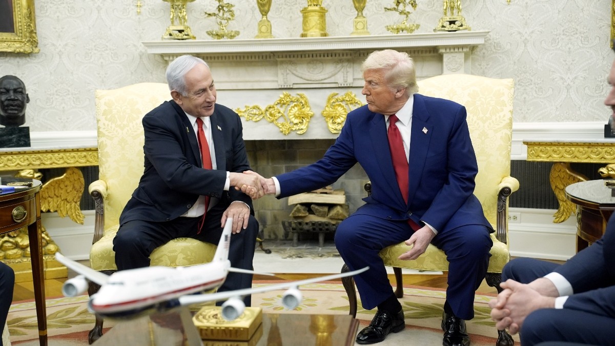 Ν.Τραμπ: «Είπα στον Μ.Νετανιάχου να διατάσσει μόνο “χειρουργικά” πλήγματα στον Λίβανο»