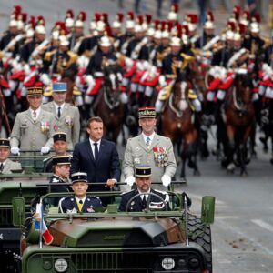 Μακρόν: «Η Γαλλία είναι πανίσχυρη – Είμαστε περήφανοι για τις ένοπλες δυνάμεις μας»