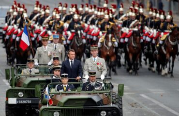 Μακρόν: «Η Γαλλία είναι πανίσχυρη – Είμαστε περήφανοι για τις ένοπλες δυνάμεις μας»