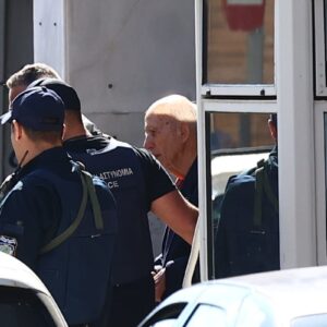 «Θέλει να αποζημιώσει τους τραυματίες»: Τι λέει ο δικηγόρος του 89χρονου που άνοιξε πυρ σε ΕΦΚΑ και Εφετείο