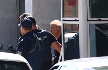 «Θέλει να αποζημιώσει τους τραυματίες»: Τι λέει ο δικηγόρος του 89χρονου που άνοιξε πυρ σε ΕΦΚΑ και Εφετείο