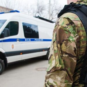 Βίντεο: Άγνωστος προσπάθησε να μαχαιρώσει τον κυβερνήτη του Γεκατερινμπούργκ στην Ρωσία (βίντεο)
