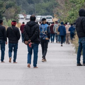 Κρήτη: Μετανάστες περιφέρονται  προσπαθώντας να εντοπίσουν κάποιον υπεύθυνο για να δηλώσουν την άφιξή τους!
