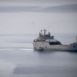 Στην Κρήτη με αρματαγωγό του Πολεμικού Ναυτικού οι 175 πολίτες του στολίσκου προς τη Γάζα: Δείτε εικόνες